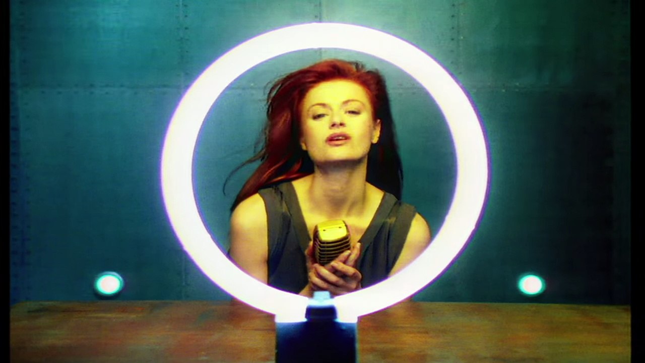 SENSUALITÉ - Le clip d'AXELLE RED