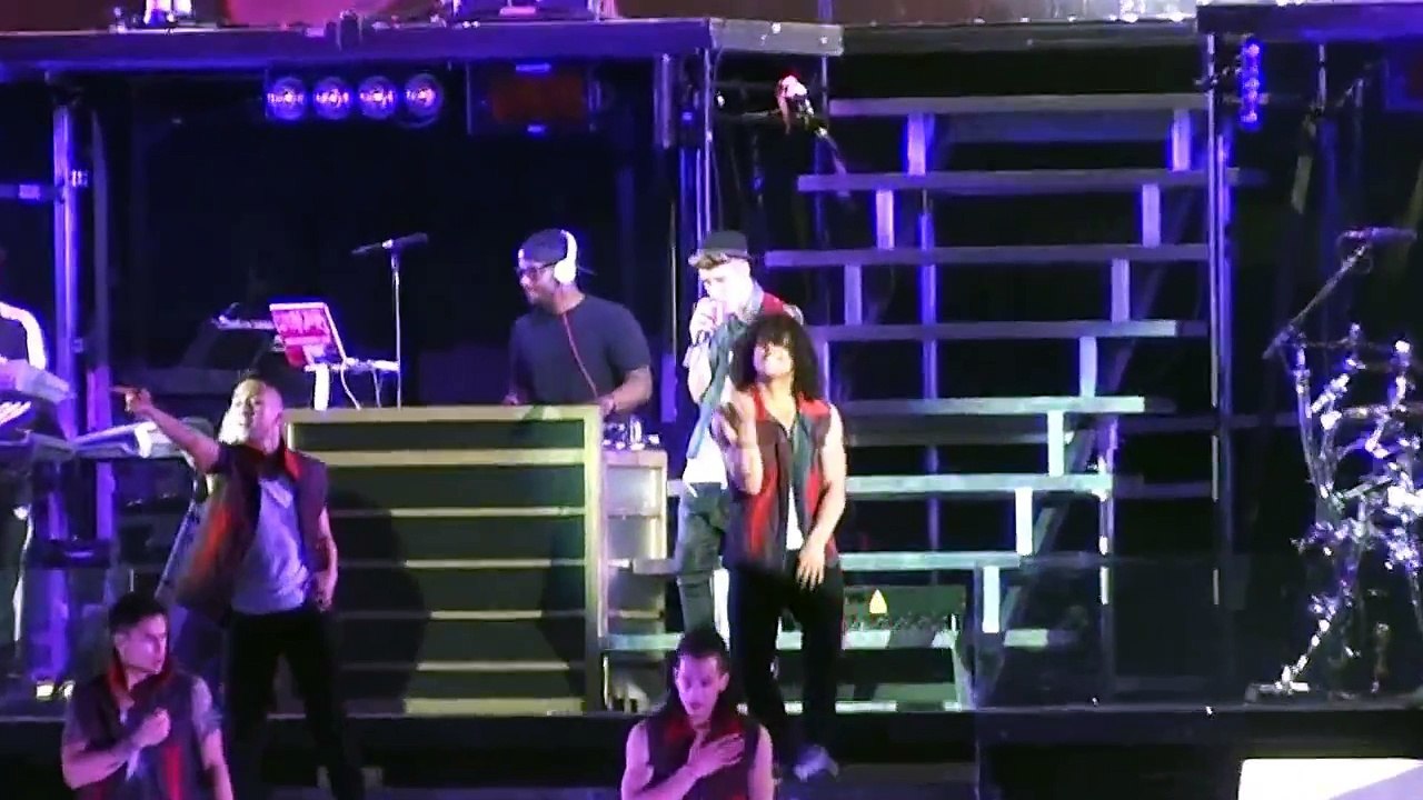 JUSTIN BIEBER CONCERT:- Live in lisbon march 2013. "Die in your arms.