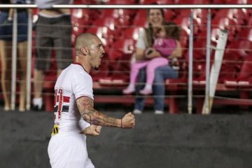 下载视频: São Paulo dá susto, mas vira sobre o Oeste na volta ao Morumbi