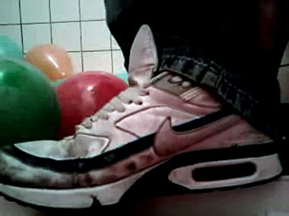 Nike Air Max Classic BW White Grey Red Balloon stomp.mp4