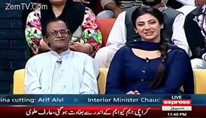 Reham Khan Sings Tarapna Bhi Humain Ata Hai Tarpana Bhi In  in Khabardar