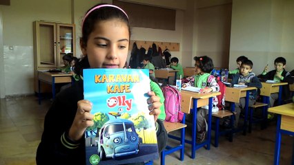 Nida ''karavan kafe'' adlı kitabı anlatıyor