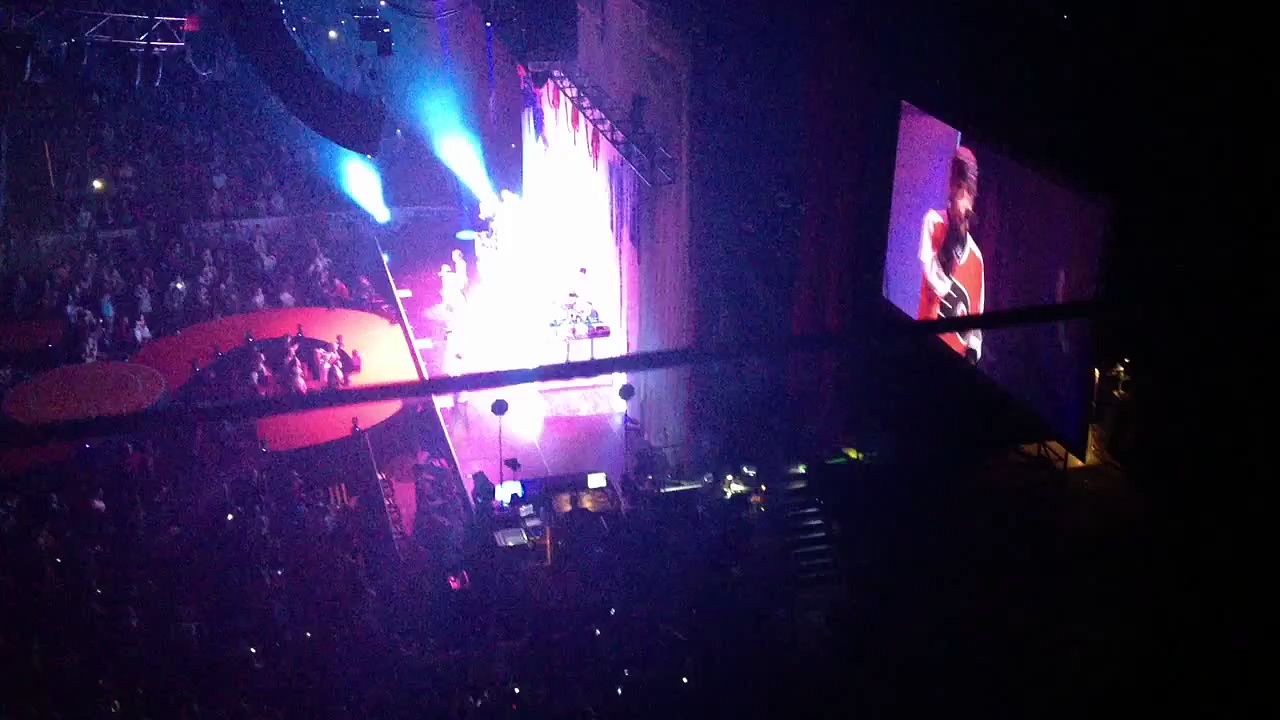 Emblem3 performing Rihanna’s Diamonds In The Sky in Philadelphia opening for Selena Gomez