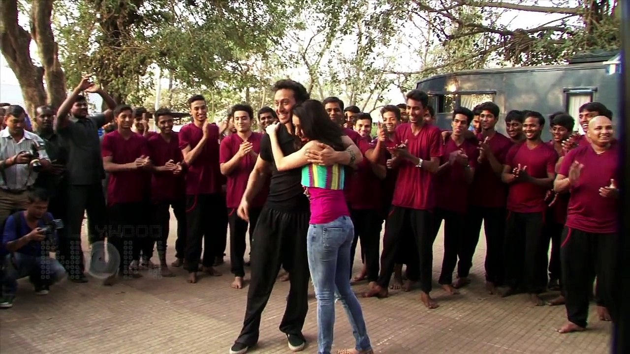 Tiger Shroff & Shraddha Kapoor Hot Kiss In Baaghi