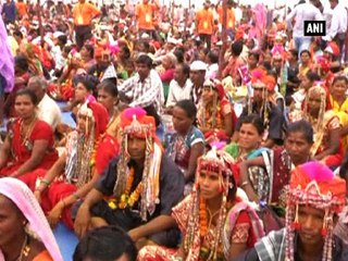 Record number of people tie knot in a mass marriage ceremony