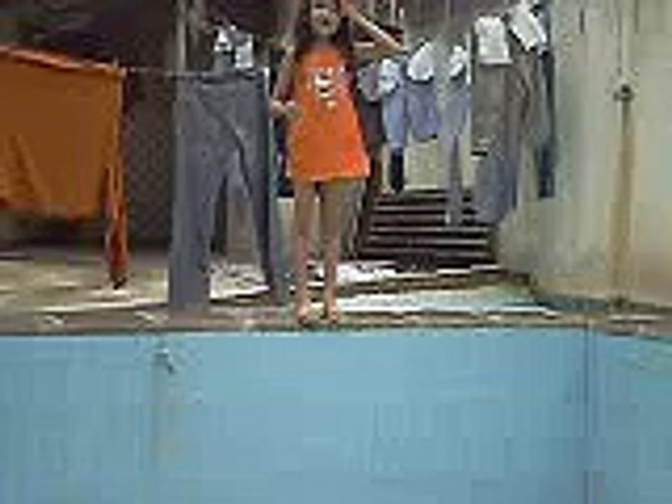 Sobrinha na Piscina