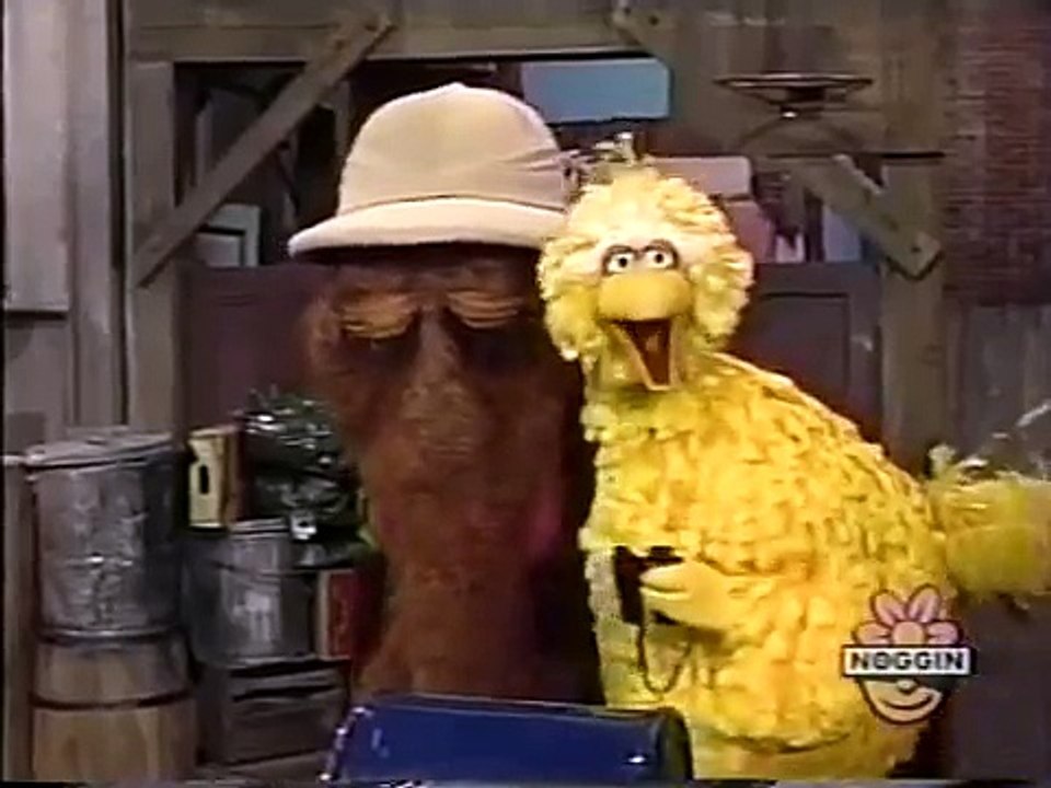 Classic Sesame Street - Big Bird and Snuffy Explore the Street