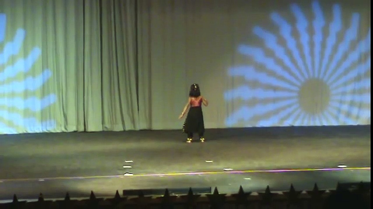 Aaja Nachle - Ninni - 5 Yrs 2 Months - awesome dance