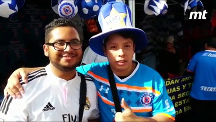 El Conejo regresa al Azul y la afición cruzazulina así lo recibió