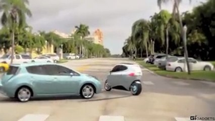 Wonderful Motor Bike which never Fall during light accident|