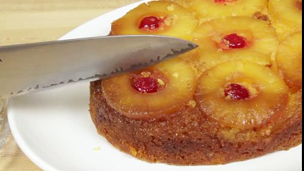 Ricopre Il Fondo Della Pentola Con L'ananas. Quando Capovolge Tutto, Il Risultato è Stupefacente!