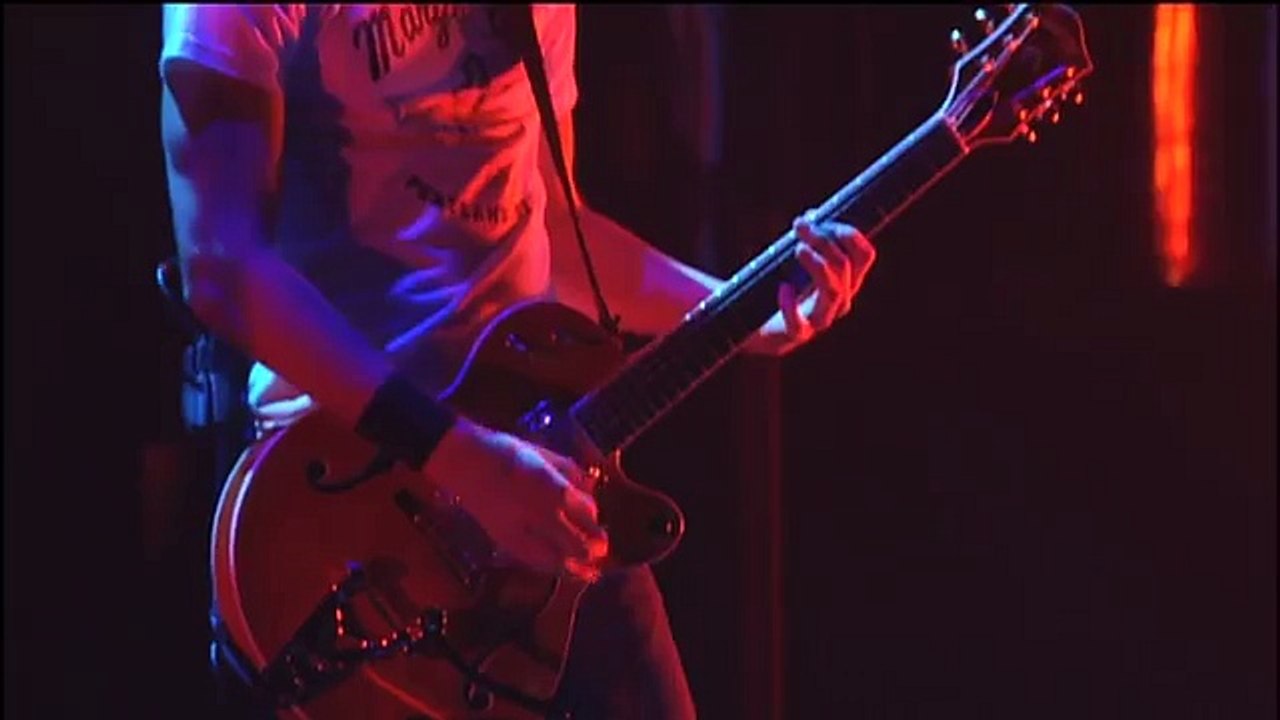 Avril Lavigne - Live at Budokan (Japan) 2005 - Full concert 15