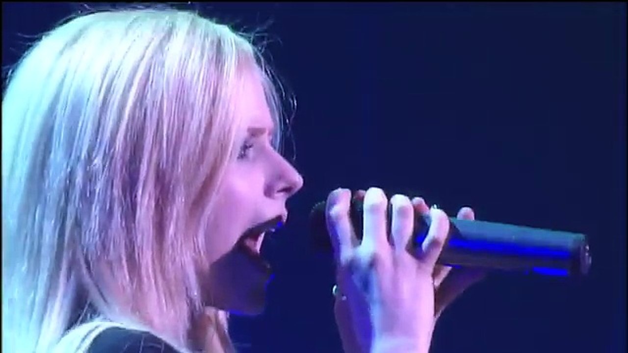 Avril Lavigne - Live at Budokan (Japan) 2005 - Full concert 41