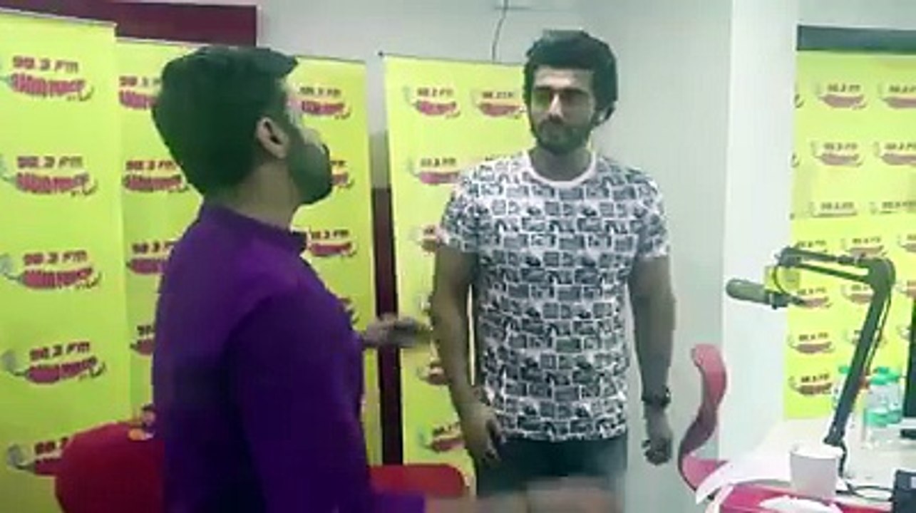 Arjun kapoor slaps radio jokey