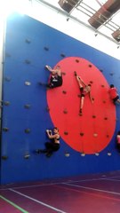 Danser sur mur d'escalade