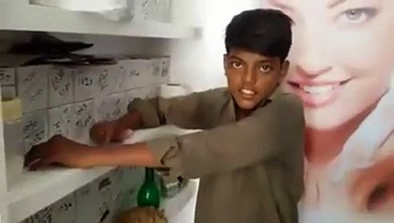 Iss bachay ka talent check karay - punjabi song tapay urdu gana sunay - Video