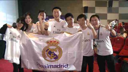Cientos de aficionados chinos vibran junto a Morientes en el gran clásico del fútbol