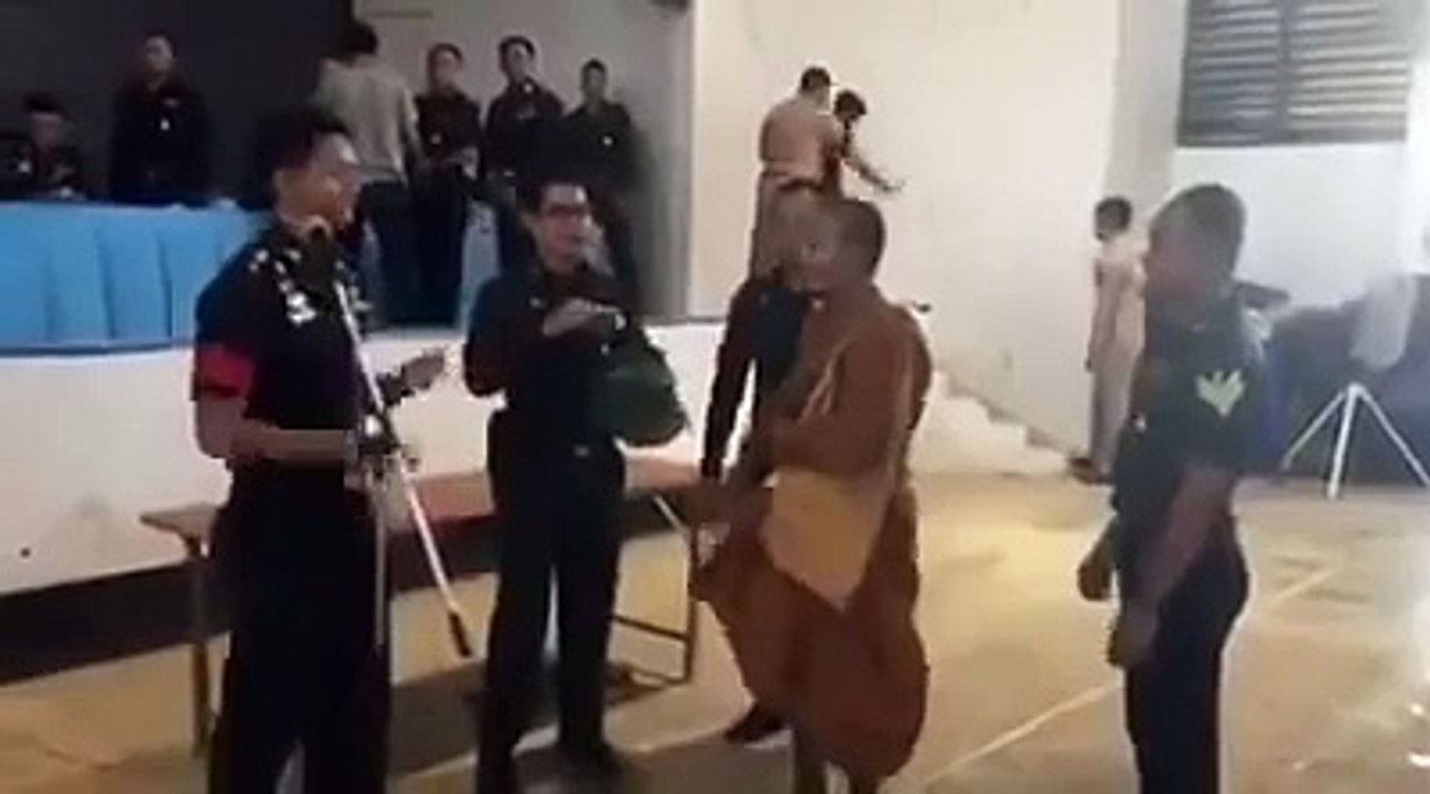 คุณพระร่วง! หลวงพี่ถึงกับทรุด!! เมื่อจับได้ใบแดง