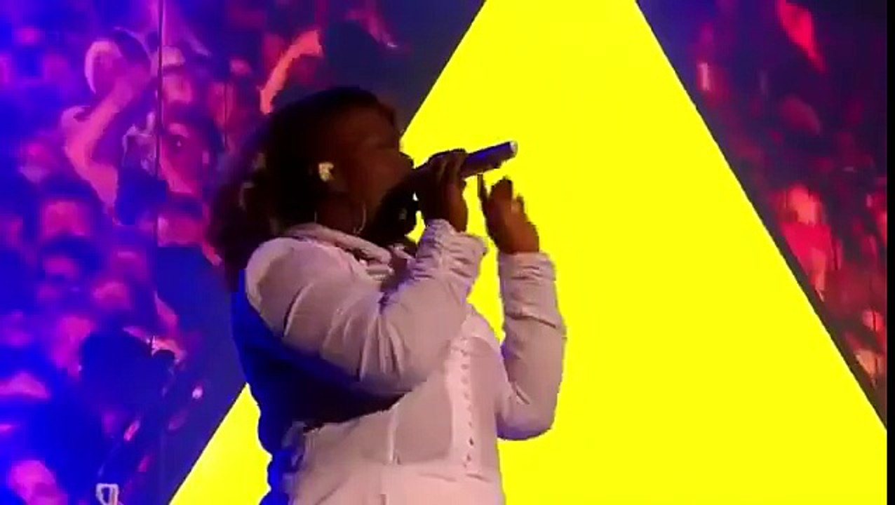 Beyonce - Live at Glastonbury 2011 HD FULL CONCERT! 27