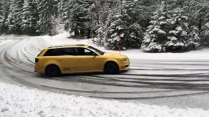 Audi RS4 Snow Drift