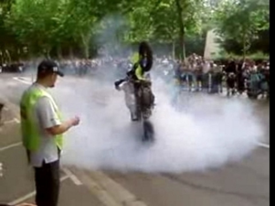 Mafia riders fete de la moto soissons 2007 rocco burnout
