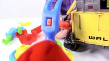 Küçük robot Wall-E - Bir motosiklet yapıyoruz - Eğlenceli çocuk filmi