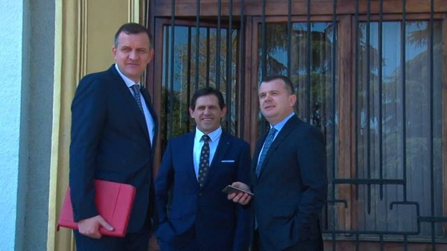 INTENSIFIKOHEN NEGOCIATAT MES PALEVE POLITIKE PER REFORMEN NE DREJTESI LAJM