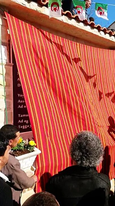 Inauguration de la stèle de Lounès Matoub par le grand chanteur kabyle Mouloud Zedek