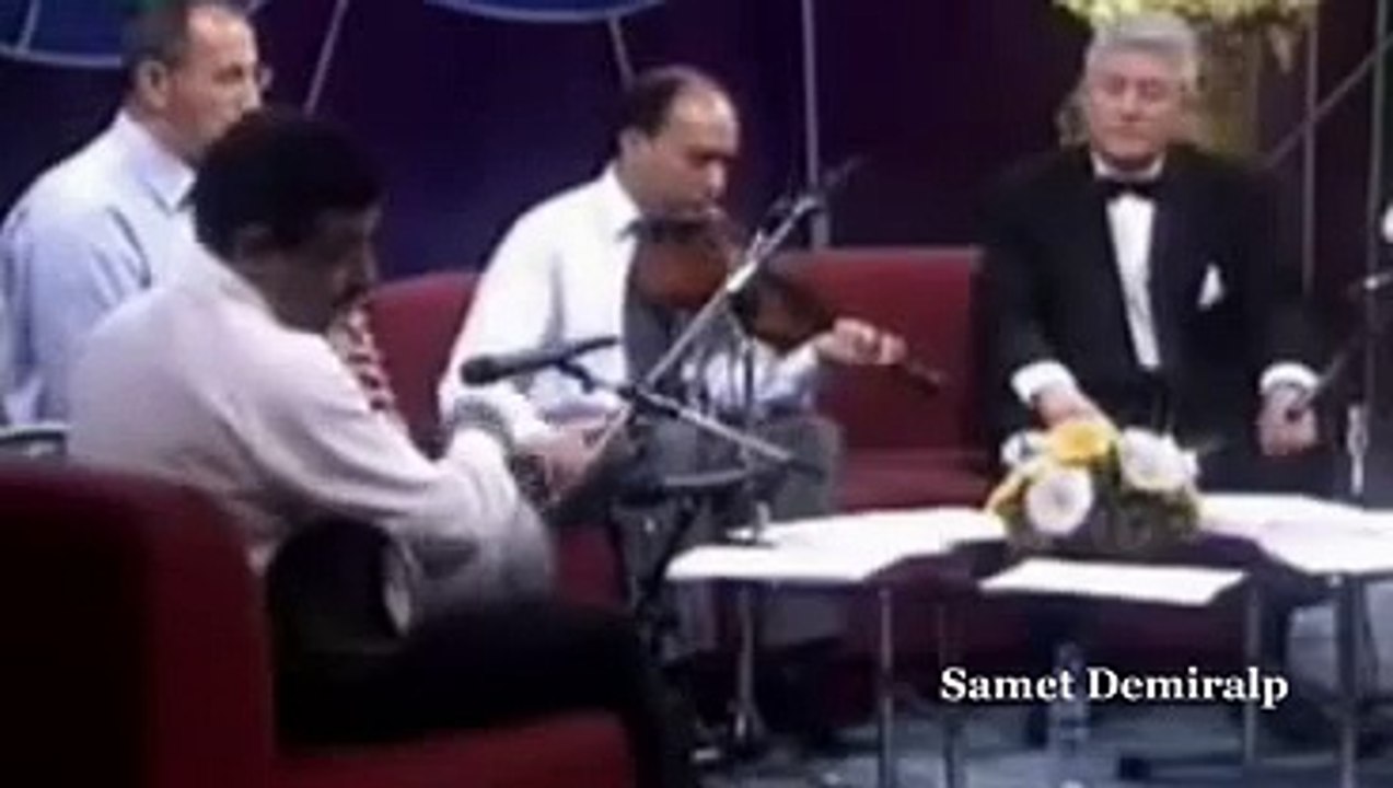 Sesimde Şarkısı Aşkın Figân Olup Gidiyor ~ Turhan Öge