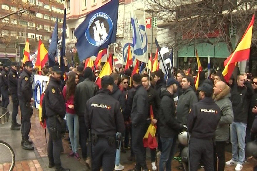 Disputa entre extrema derecha y extrema izquierda