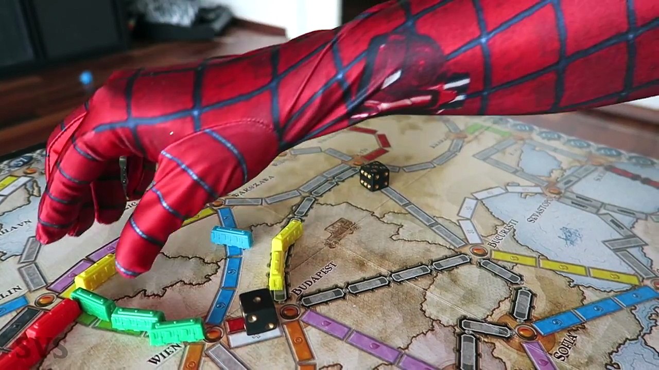 FROZEN ELSA SPIDER PRANK GONE WRONG - Spiderman Vs Frozen Elsa - Funny SuperHero Movie