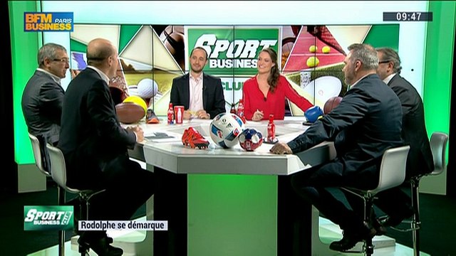 Rodolphe se démarque: Le kitesurf est pratiqué sur une planche tractée par un cerf-volant - 03/04