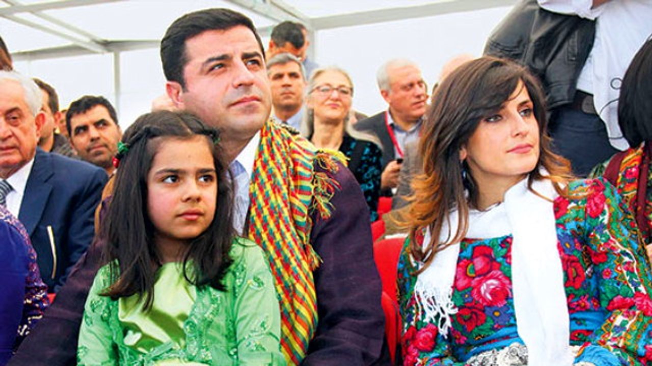 Selahattin Demirtaş - Porê Delalamın Sore - (Porê Xeribamın Sore)  - [HD 1080p]