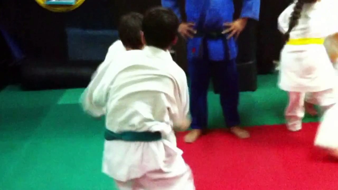 JUDO - ANDREA CARRY A WONDERFUL TECHNIQUE IN JUDO TRAINING