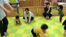 قلة عدد مراكز الرعاية بالأطفال تسبب أزمة في اليابان