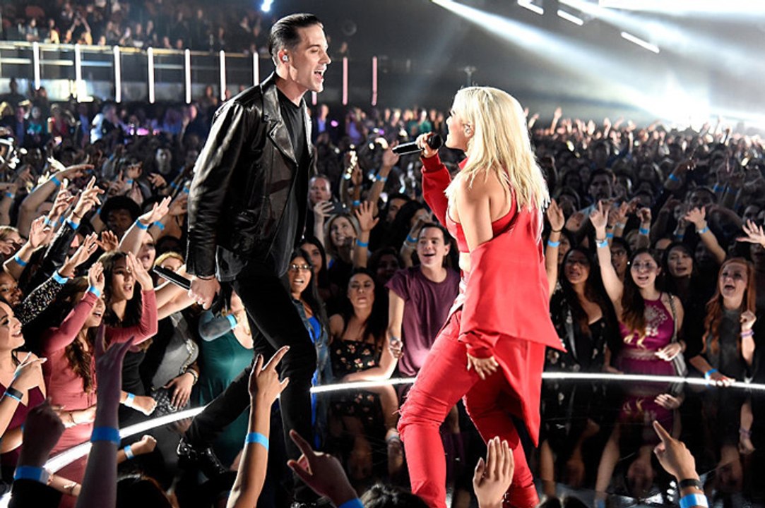 G-Eazy ft. Bebe Rexha - Me, Myself & I at iHeart Radio Music Awards 2016