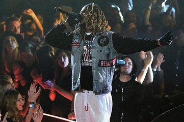 Fetty Wap Performs ‘Again’ at iHeartRadio Music Awards 2016