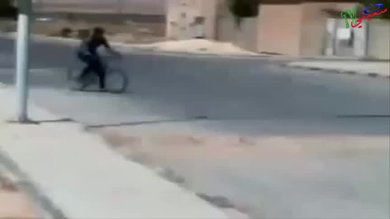 ابتسم واضحك مع الناس