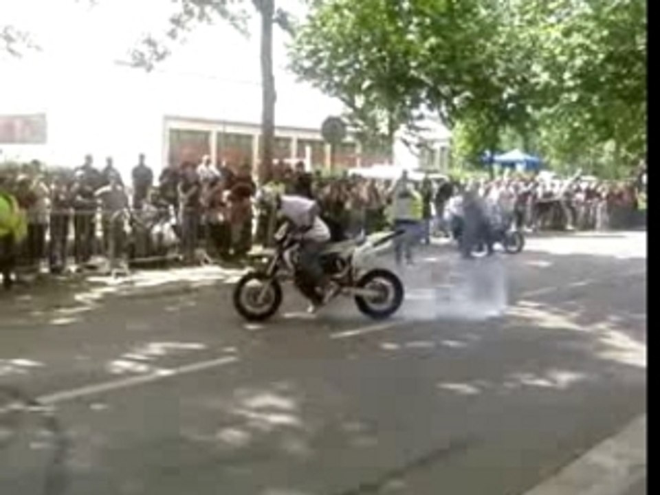 Mafia riders fete de la moto 2007 a soissons rocco burnout