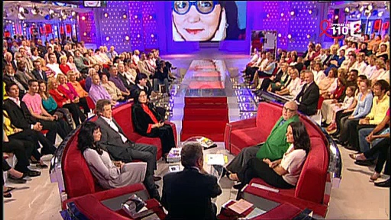 Quand Jean-Pierre Coffe, Nana Mouskouri et Michel Drucker échangeait leurs lunettes dans "Vivement dimanche" - Regardez