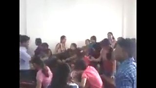 Punjabi girls college fight kutapa - YouTube