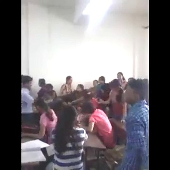 Punjabi girls college fight kutapa - YouTube