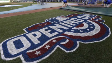 Royals Hold Off Mets on Opening Day