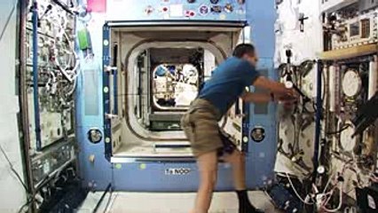 04. Angry Birds Space  NASA announcement