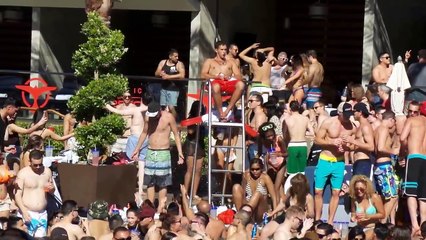 Tiësto dj at Wet republic pool party Las Vegas(3)