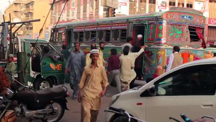 Orton ko kese Harasaan kia jata h Karachi mai