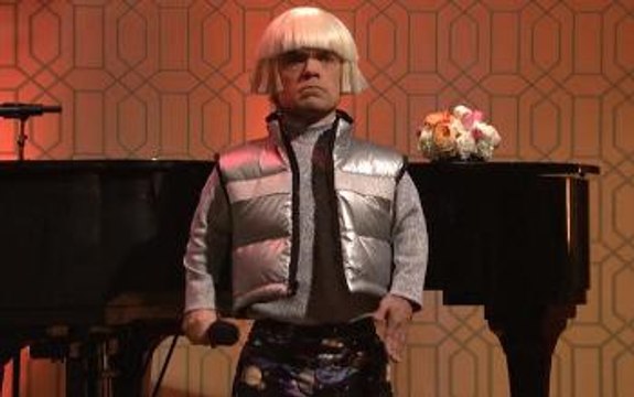 Peter Dinklage, Gwen Stefani sing about space pants - SNL