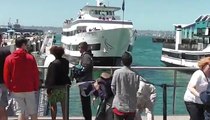 Un bateau qui arrive trop vite s'explose contre l'embarcadère