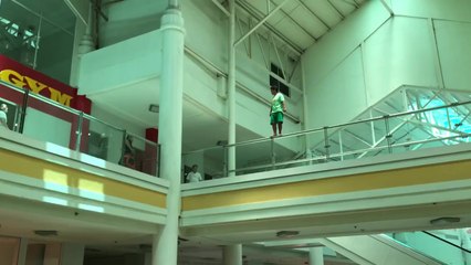 Un suicidaire rattrapé juste avant de sauter dans le vide