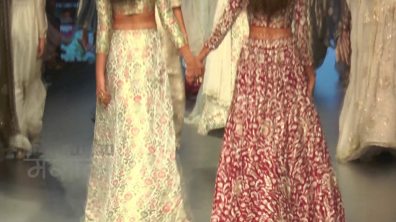 Monica Dogra, Shibani Dandekar At Fashion Show 2016